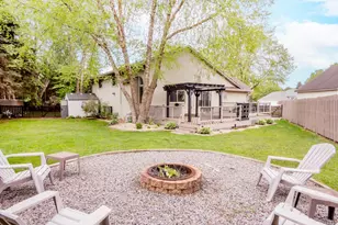 129 Hemlock Pl, Vadnais Heights, MN 55127 - Photo 12