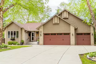 129 Hemlock Pl, Vadnais Heights, MN 55127 - Photo 2