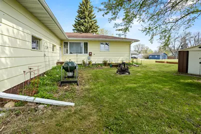 404 Wadge Avenue S, Park River, ND 58270 - Photo 4