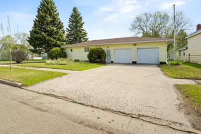 404 Wadge Avenue S, Park River, ND 58270 - Photo 1