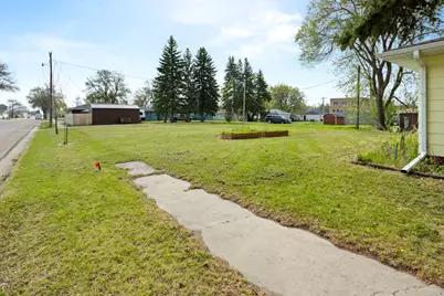 404 Wadge Avenue S, Park River, ND 58270 - Photo 6
