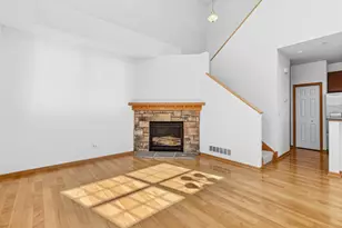 1617 Legacy Pkwy E, Maplewood, MN 55109 - Photo 4