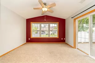 818 Roundhouse St, Shakopee, MN 55379 - Photo 8