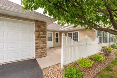818 Roundhouse Street, Shakopee, MN 55379 - Photo 2