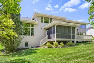 1340 Waterford Dr, Golden Valley, MN 55422 - Photo 28