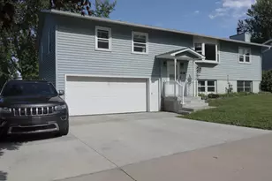 408 6th Ave NW, Dodge Center, MN 55927 - Photo 2
