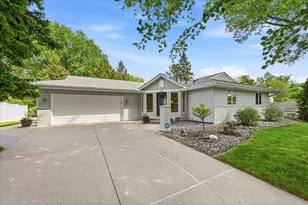974 Kohlman Ln, Maplewood, MN 55109 - Photo 2