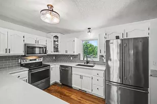 810 Hillcrest Dr, Montgomery, MN 56069 - Photo 4