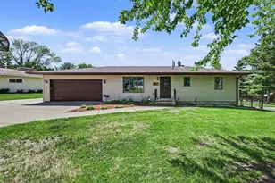 810 Hillcrest Dr, Montgomery, MN 56069 - Photo 2