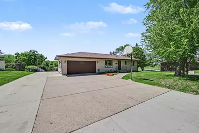 810 Hillcrest Drive, Montgomery, MN 56069 - Photo 1
