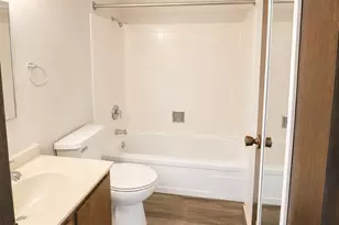 812 Hills Ave, Jackson, MN 56143 - Photo 6