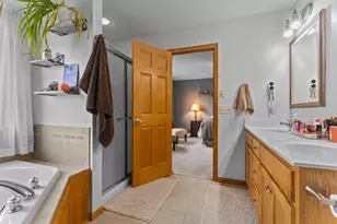 1122 Drew Dr, Woodbury, MN 55129 - Photo 24