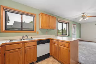 9905 54th Pl N, Plymouth, MN 55442 - Photo 8