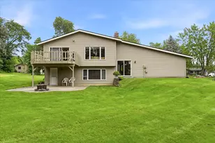 1484 Crest Dr, Chaska, MN 55318 - Photo 24