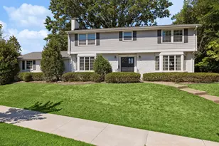 1605 Edgcumbe Rd, Saint Paul, MN 55116 - Photo 1