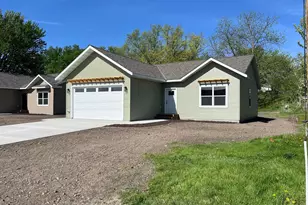 820 Spark Ave, Albert Lea, MN 56007 - Photo 2