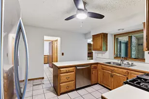 2133 Trumble Ct, Chaska, MN 55318 - Photo 8