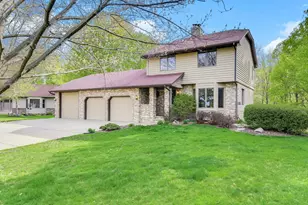 2133 Trumble Ct, Chaska, MN 55318 - Photo 2