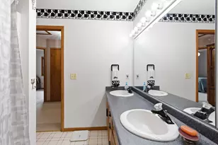 2112 Parkwood Hills Dr NE, Rochester, MN 55906 - Photo 22