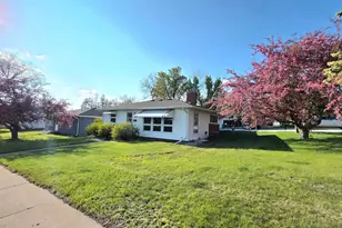 420 James St, Detroit Lakes, MN 56501 - Photo 2