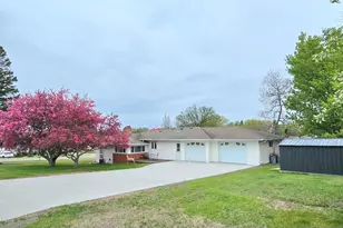 420 James St, Detroit Lakes, MN 56501 - Photo 2