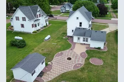 109 White Street N, Comfrey, MN 56019 - Photo 2