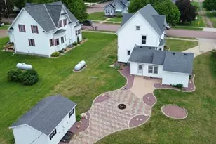 109 White St N, Comfrey, MN 56019 - Photo 2