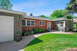 2101 Regent Ave N, Golden Valley, MN 55422 - Photo 2