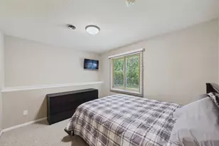 2208 Grimm Rd, Chaska, MN 55318 - Photo 14