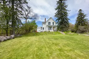 27 S 21st Ave E, Duluth, MN 55812 - Photo 2