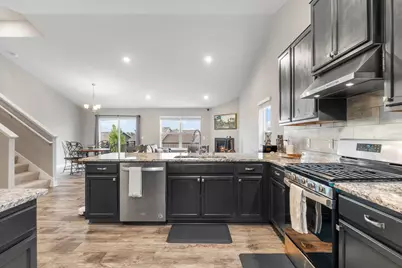 1989 Attenborough Street, Shakopee, MN 55379 - Photo 8