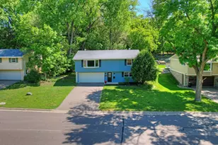 2460 Kewanee Way, Golden Valley, MN 55422 - Photo 2