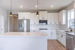 717 Winterberry Ln, Waconia, MN 55387 - Photo 4