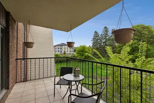 2485 Londin Ln E, Maplewood, MN 55119 - Photo 4