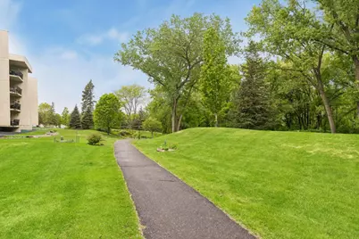 2485 Londin Lane E #323, Maplewood, MN 55119 - Photo 22