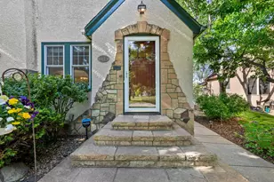 2708 Victory Memorial Dr, Minneapolis, MN 55412 - Photo 2