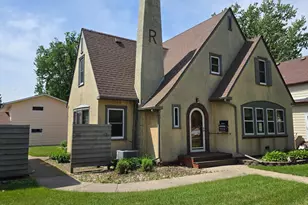 412 W Main St, Pipestone, MN 56164 - Photo 1