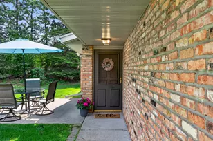 9601 Lonsdale Cir, Hopkins, MN 55305 - Photo 2