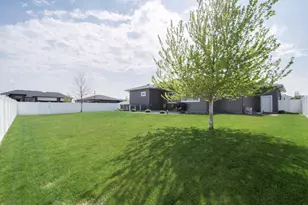 5674 43rd St S, Fargo, ND 58104 - Photo 34