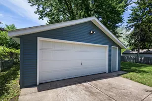 616 Esther Ln, Woodbury, MN 55125 - Photo 6