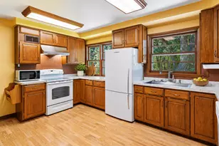 988 Sherren St W, Roseville, MN 55113 - Photo 8