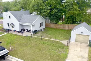 521 E 5th St, Redwood Falls, MN 56283 - Photo 4