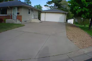 1112 Queens Ln, Anoka, MN 55303 - Photo 2