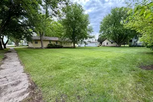 137 2nd St E, Tracy, MN 56175 - Photo 6