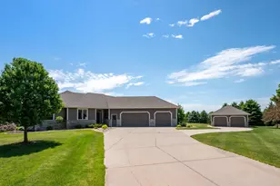 9015 Schutte Ct, Corcoran, MN 55340 - Photo 4