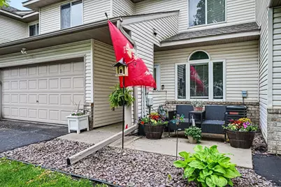 1106 Crystal Place W, Chaska, MN 55318 - Photo 2