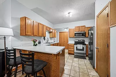 1106 Crystal Place W, Chaska, MN 55318 - Photo 8