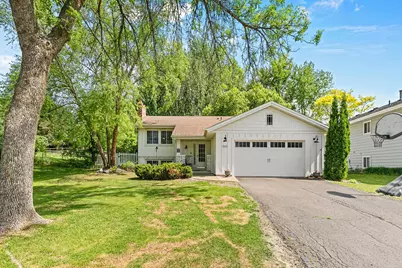 543 Westfield Lane, Vadnais Heights, MN 55127 - Photo 2