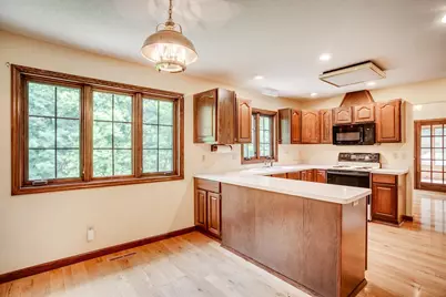 16760 N Manor Road, Eden Prairie, MN 55346 - Photo 4