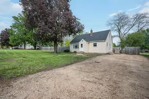 714 3rd St N, Saint James, MN 56081 - Photo 2